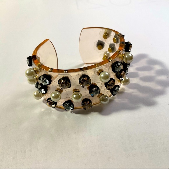 J. Crew Jewelry - J. Crew pearl Rhinestone Lucite Cuff Bracelet 🩷